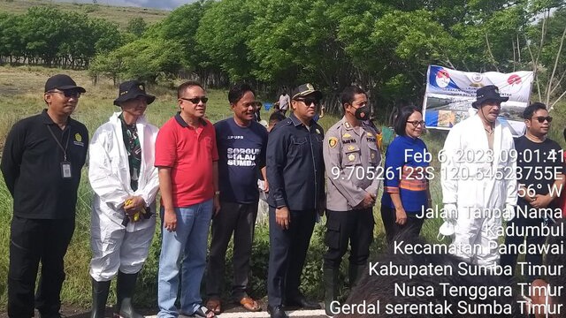 Bersama Kementan, Bupati Sumba Timur Pimpin Gerakan Pengendalian Belalang Kembara Serentak