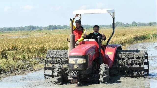 Dengan Alsintan, Panen Raya di Rembang Lebih Menguntungkan Petani