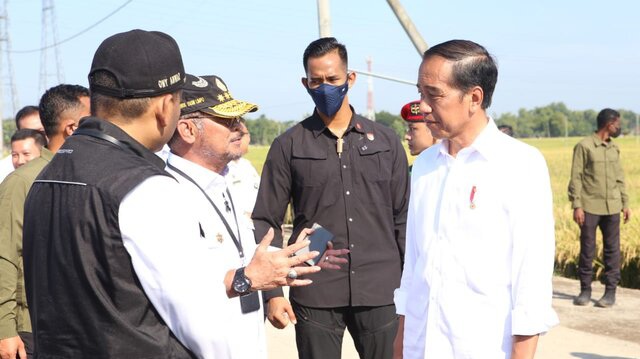 Di Ngawi, Presiden Jokowi Didampingi Mentan SYL Panen Raya Padi