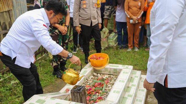 Di Sela Kunjungan di Pangkep, Mentan SYL Ziarah ke Makam Sang Sahabat