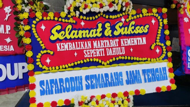 Menarik Diantara Ratusan Bunga Papan Ucapan Selamat di Kementan