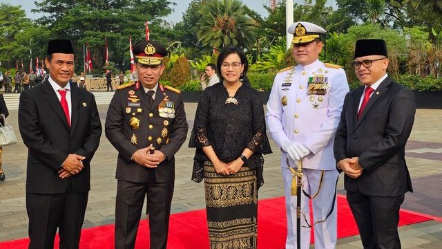 Bersama Presiden, Mentan Amran Hadiri Peringatan Hari Pahlawan 2023 di TMP Kalibata