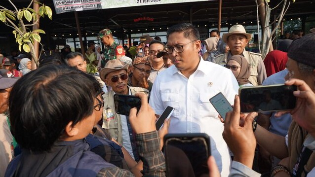 Wamentan Sudaryono Tinjau Irigasi dan Temu Wicara Bersama Petani di Bandung