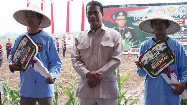 Mentan Amran Apresiasi Inovasi Benih Jagung Kapolda Jatim dengan Produktivitas Tinggi