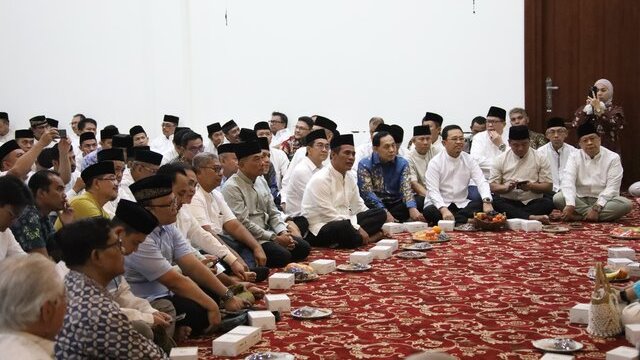 Pecah, Peserta Buka Puasa Bersama IKA Unhas – Himpuni di Kediaman Mentan Amran Lebih dari 1000 Orang