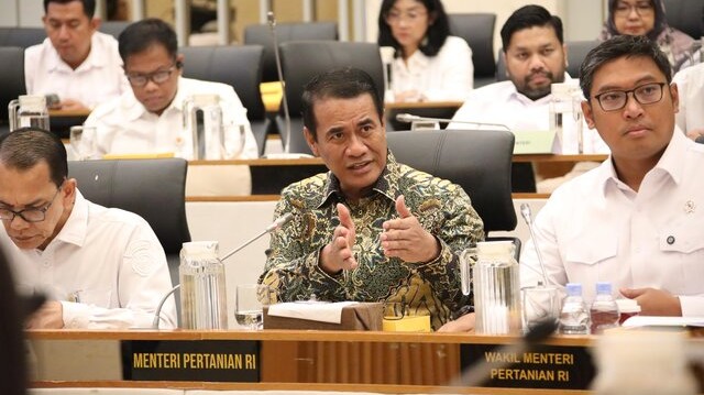 Mentan Amran Pastikan Stok Beras Aman, Percepat Penyaluran dan Tindak Tegas Kecurangan di Pasar