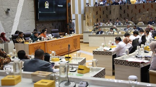 Produksi Surplus 3,7 Juta Ton, Komisi IV Apresiasi Mentan Amran