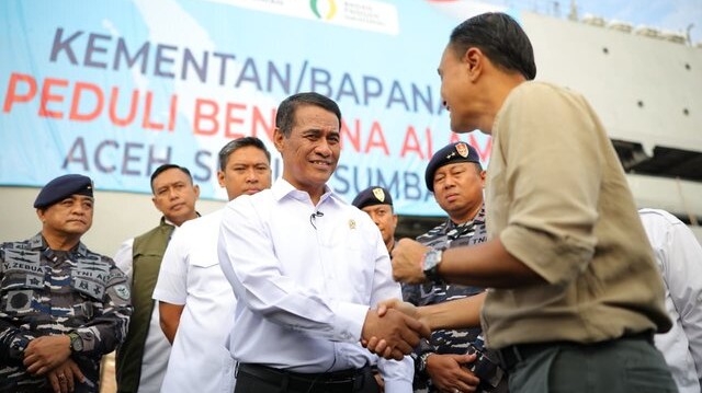 Mentan Amran Apresiasi Kolaborasi TNI–Polri dalam Pengiriman Bantuan Bencana Sumatra