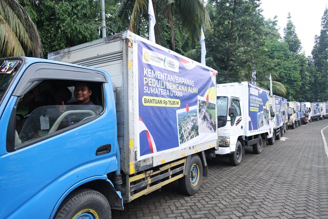 Banyak Daerah Sulit Diakses, Mentan Pastikan Optimalkan Distribusi Bantuan Via Helikopter dan Armada Khusus