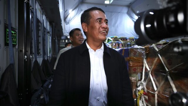 Mentan Amran Lepas Pengiriman Bantuan Banjir Sumatra di Lanud Halim