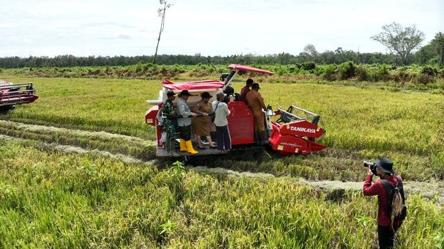 Pioner Cetak Sawah Masyarakat, Reinardus Ndiken Buktikan Masyarakat Adat Merauke Siap Bertransformasi